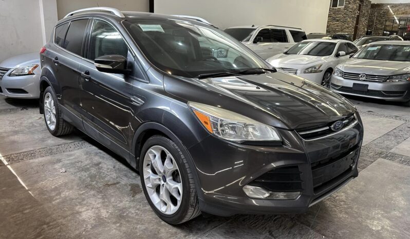 
								Ford Escape Titanium 2015 lleno									