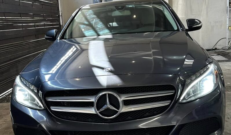 
								Mercedes Benz C300 2015 lleno									