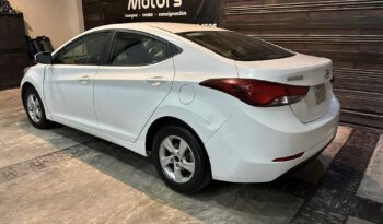 
									Hyundai Elantra 2015 lleno								