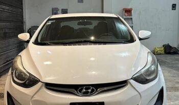 
									Hyundai Elantra 2015 lleno								