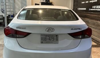 
									Hyundai Elantra 2015 lleno								