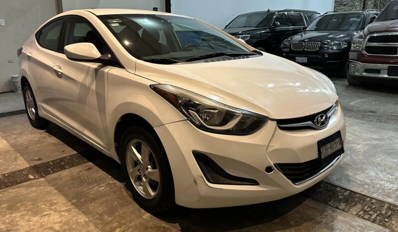 
								Hyundai Elantra 2015 lleno									