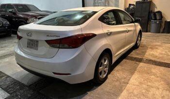 
									Hyundai Elantra 2015 lleno								