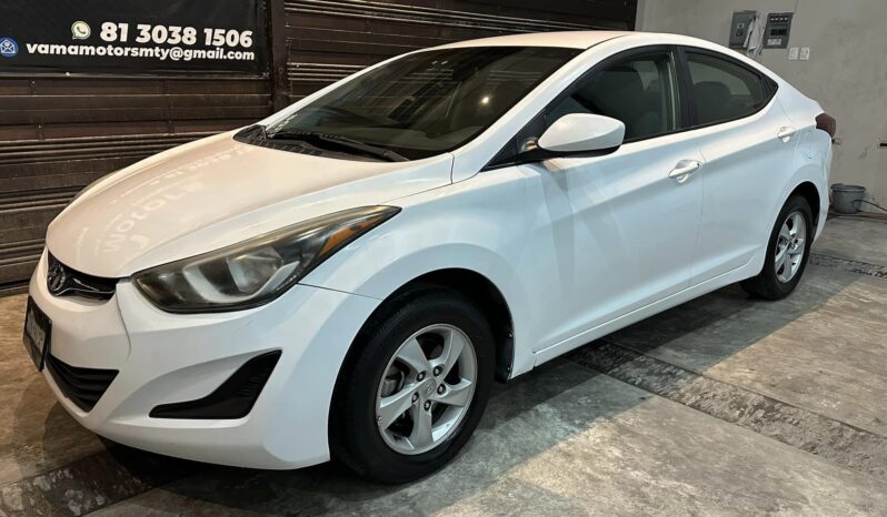 
								Hyundai Elantra 2015 lleno									