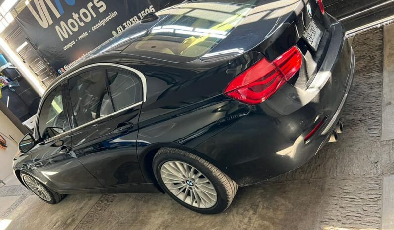 
								BMW 320i 2016 lleno									